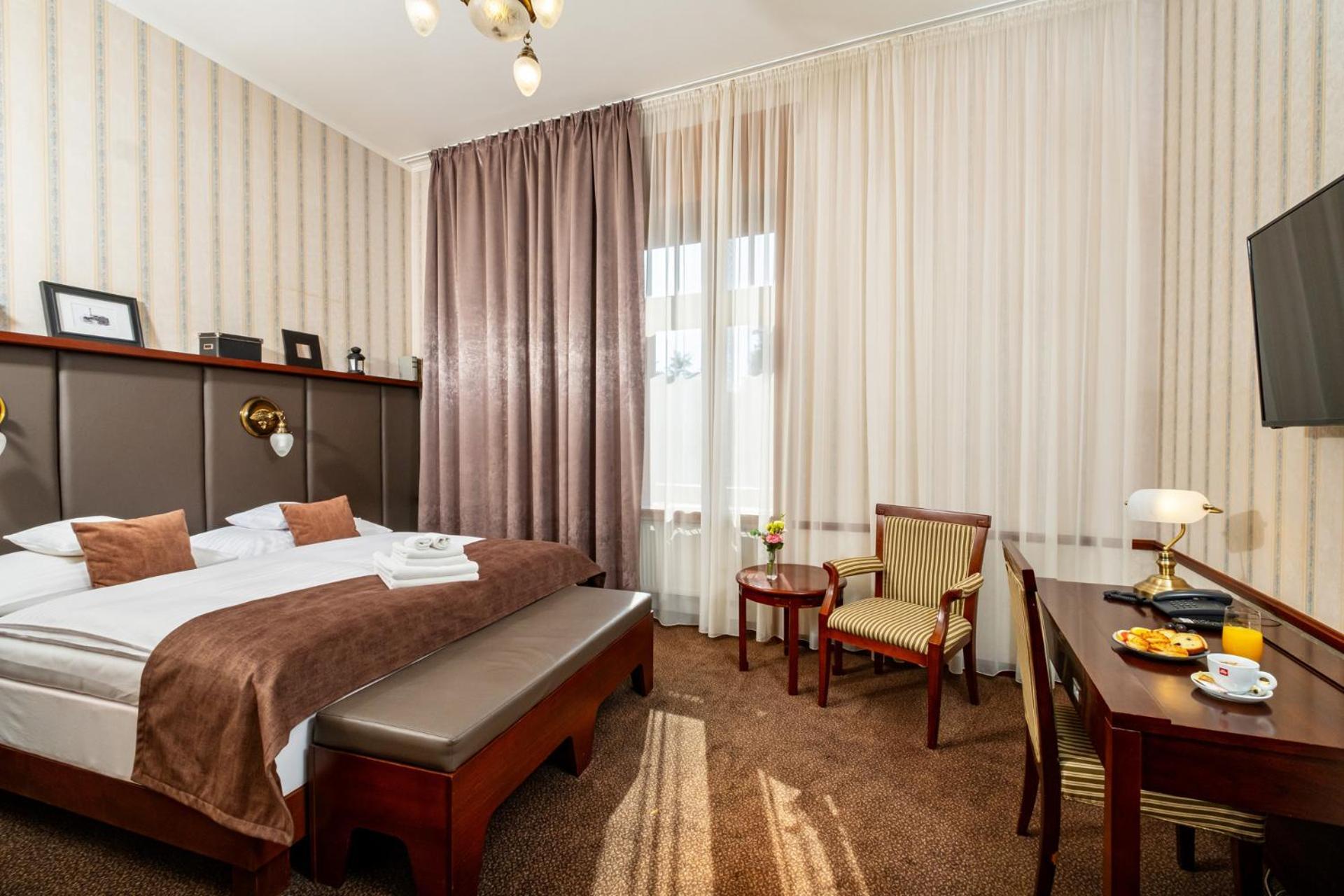 Hotel Golden Eagle Levice Ngoại thất bức ảnh