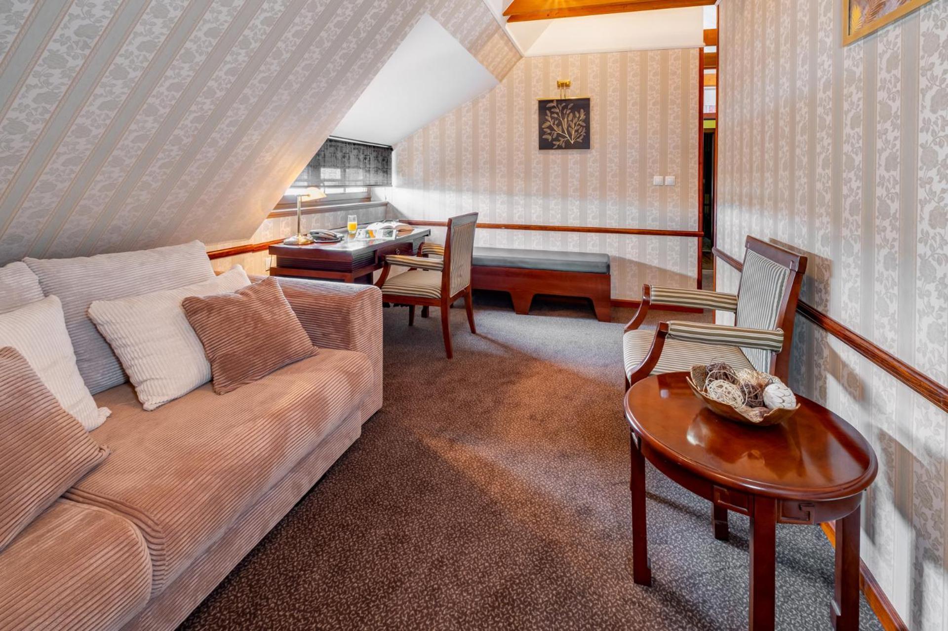 Hotel Golden Eagle Levice Ngoại thất bức ảnh