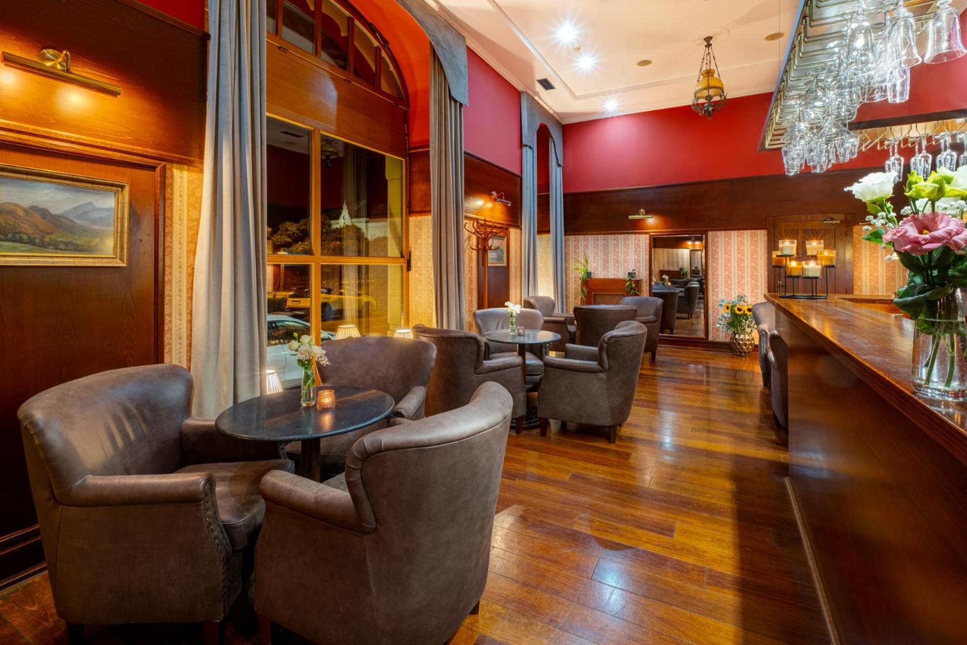 Hotel Golden Eagle Levice Ngoại thất bức ảnh