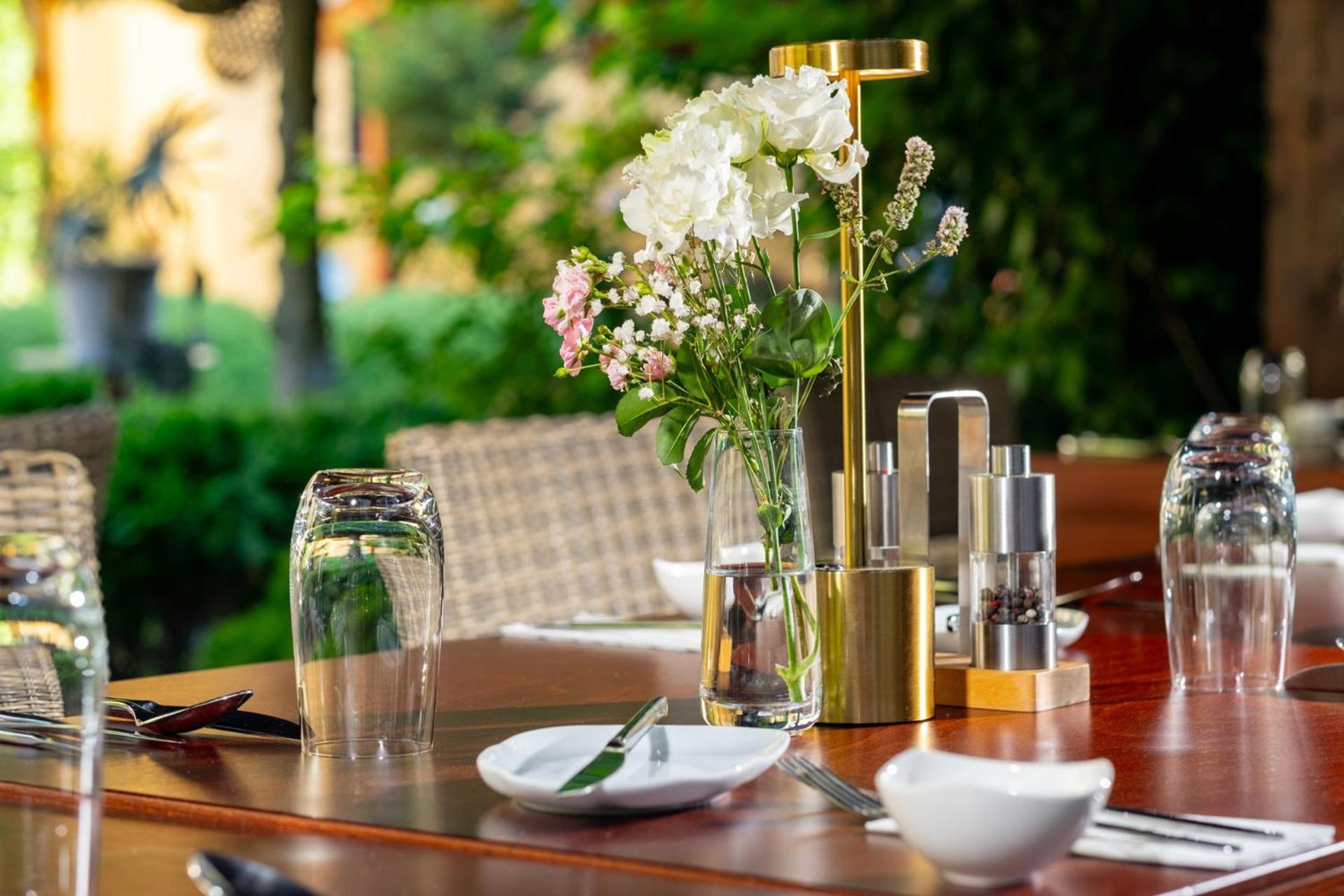 Hotel Golden Eagle Levice Ngoại thất bức ảnh