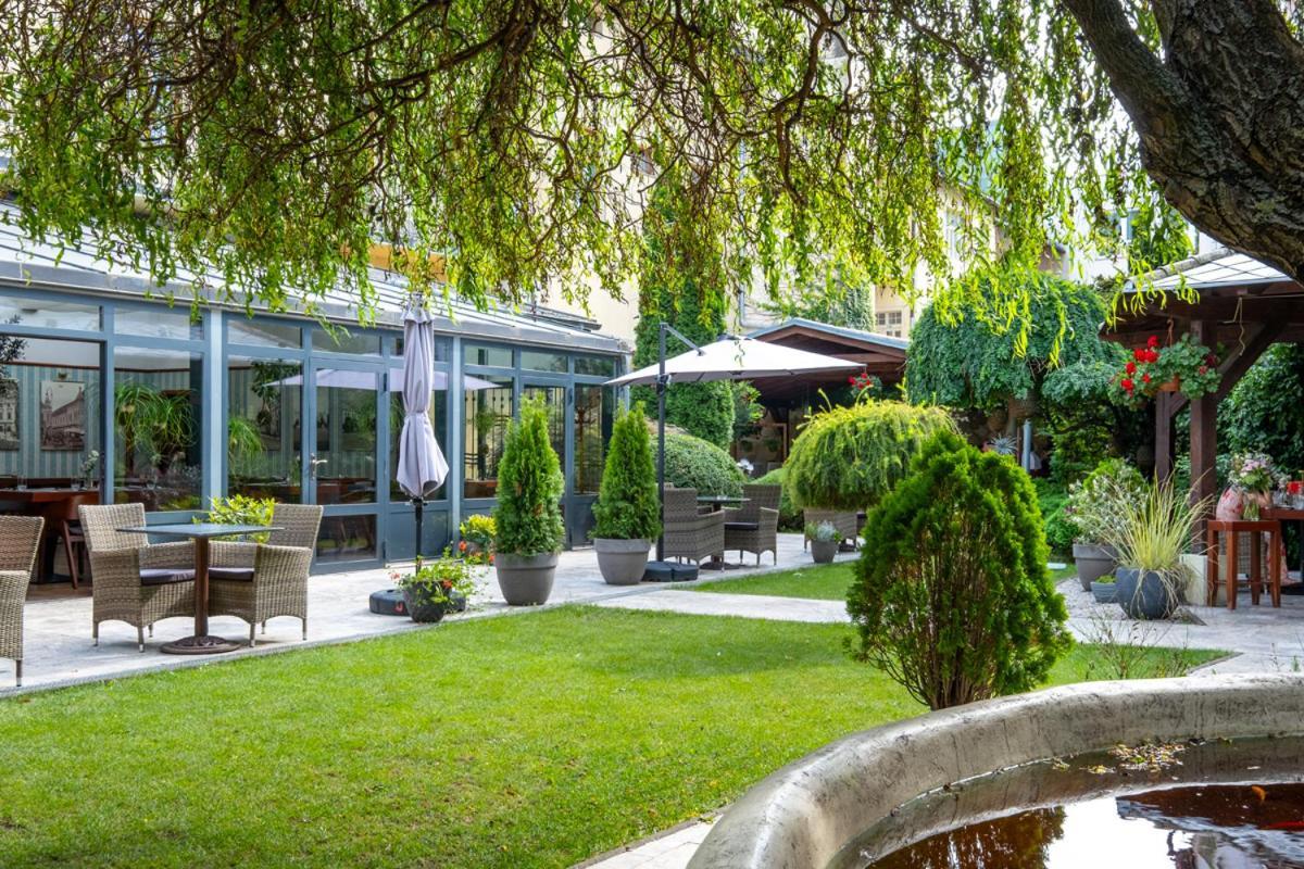 Hotel Golden Eagle Levice Ngoại thất bức ảnh