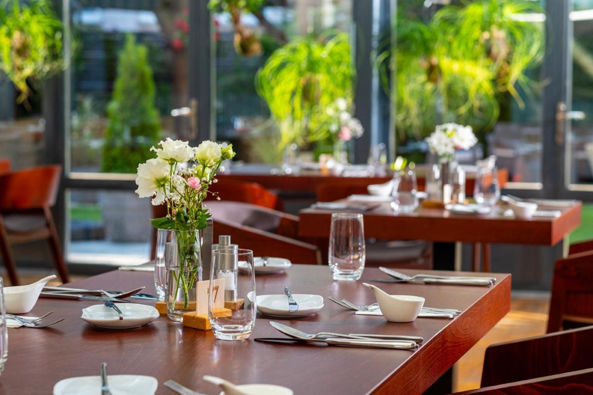 Hotel Golden Eagle Levice Ngoại thất bức ảnh