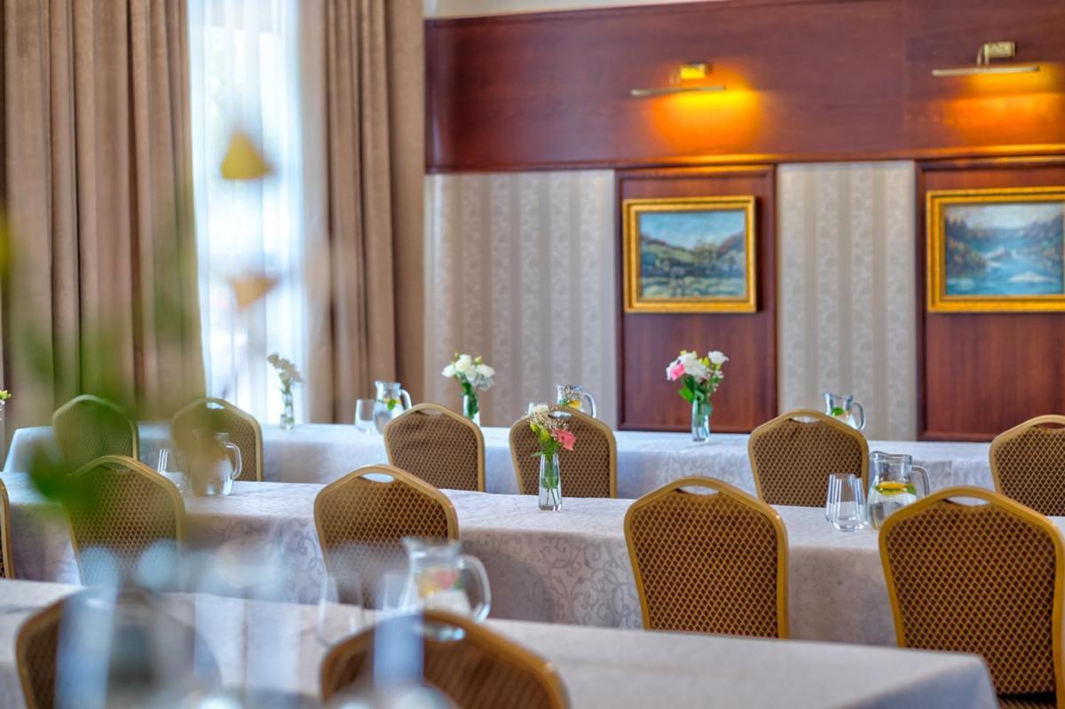 Hotel Golden Eagle Levice Ngoại thất bức ảnh