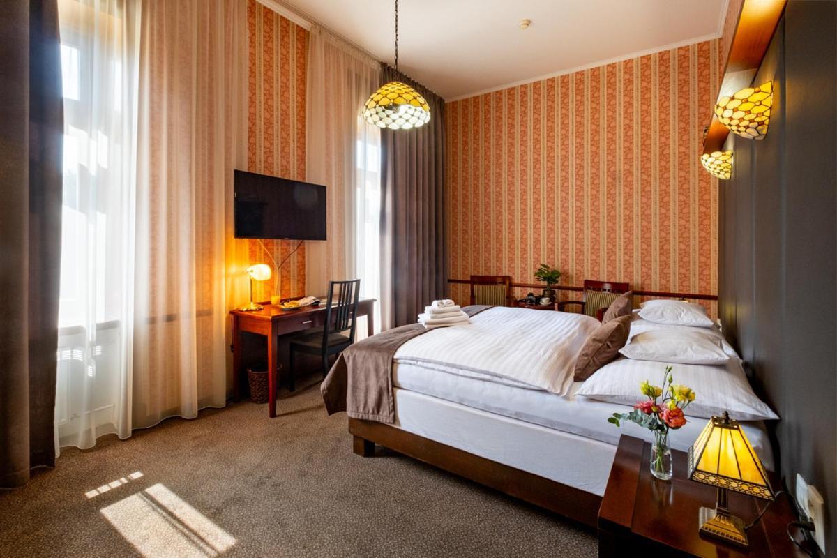 Hotel Golden Eagle Levice Ngoại thất bức ảnh
