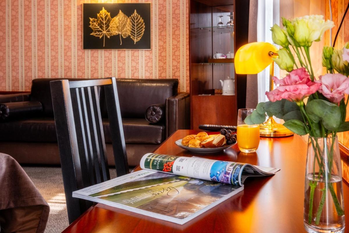 Hotel Golden Eagle Levice Ngoại thất bức ảnh