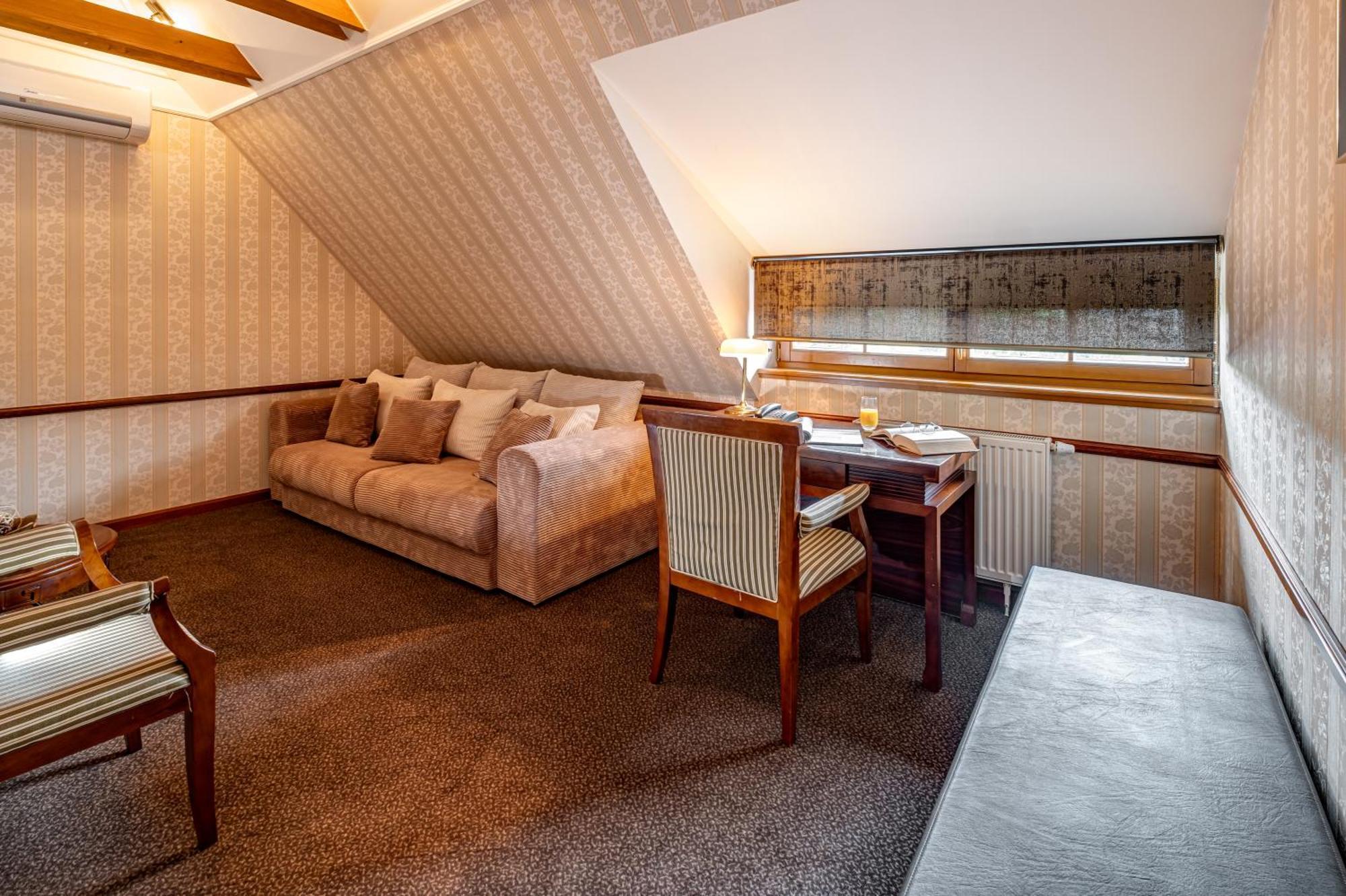 Hotel Golden Eagle Levice Ngoại thất bức ảnh