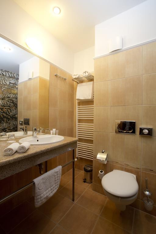 Hotel Golden Eagle Levice Ngoại thất bức ảnh