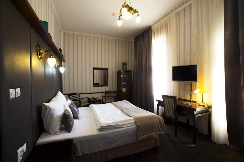 Hotel Golden Eagle Levice Ngoại thất bức ảnh